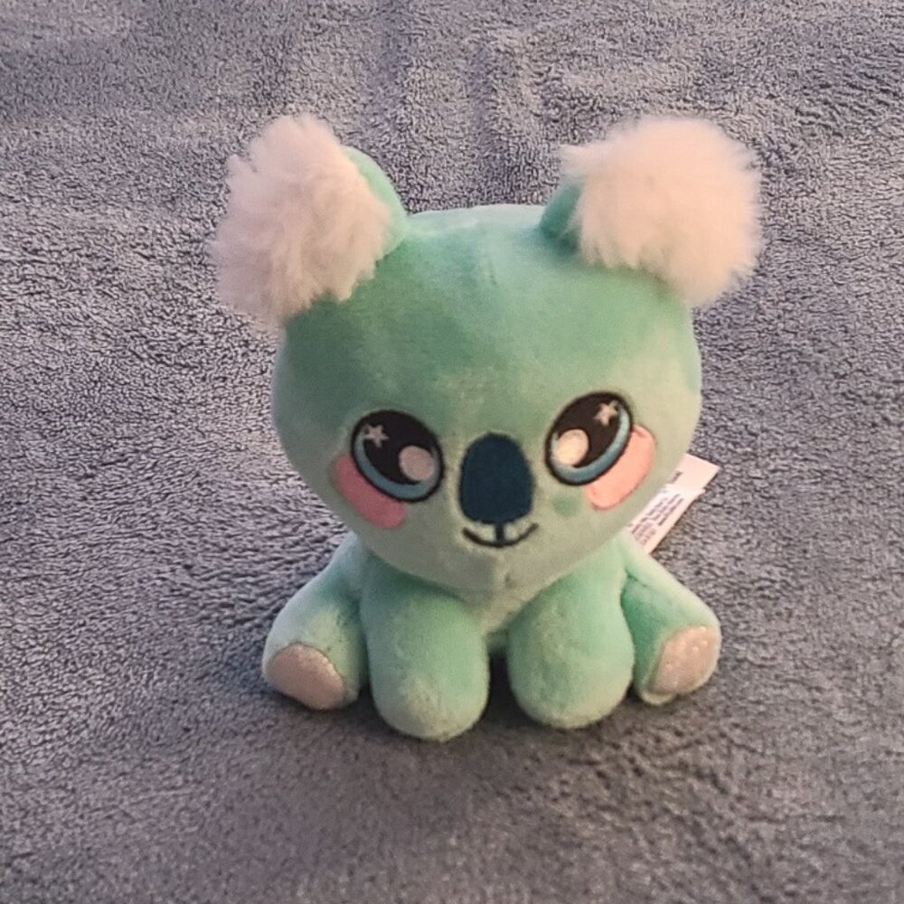 Mini plush SQUEEZAMALS stuffy bear animal - basically new.